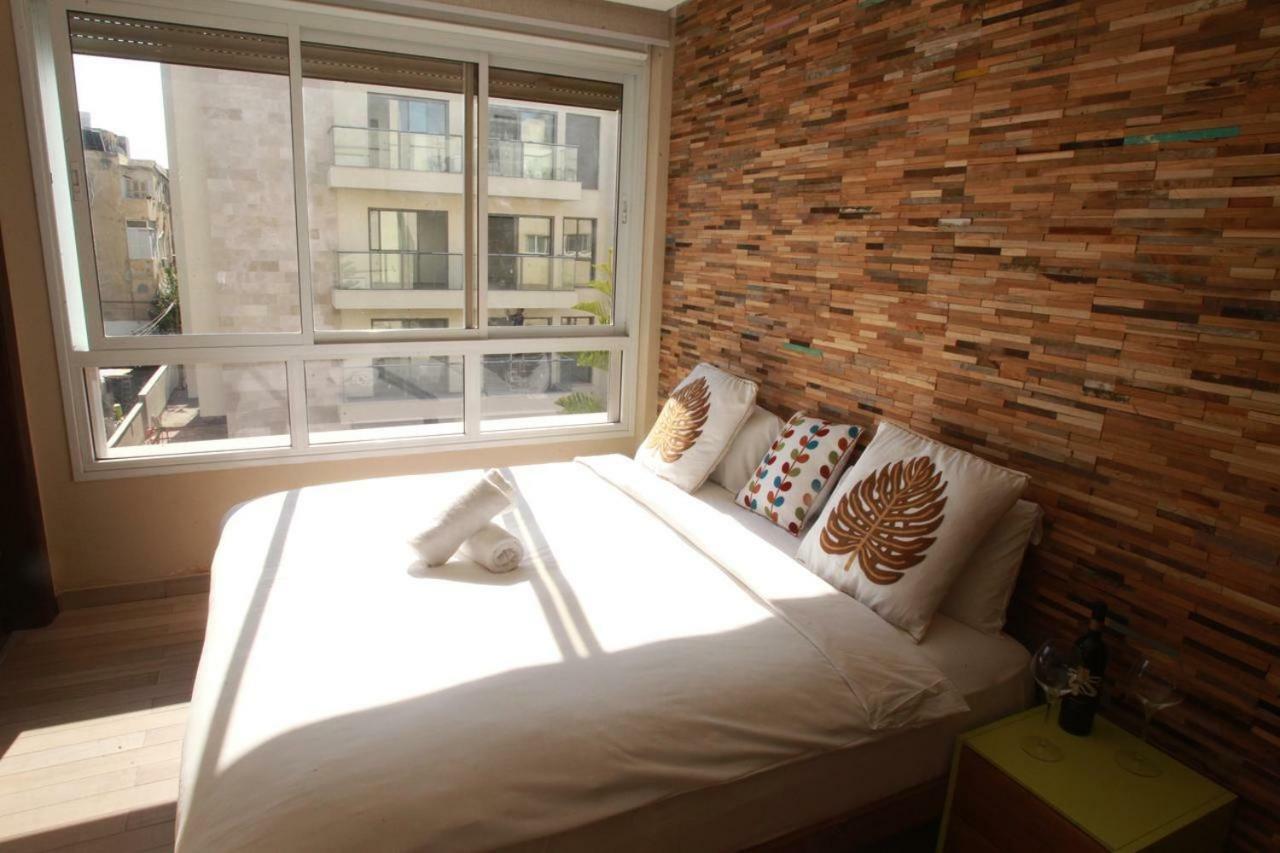 Zimmer mit Queensize-Bett und Gartenblick
